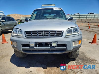 Piąte zdjęcie samochodu w środku: 1998 TOYOTA RAV4 BASE VIN:JT3HP10V9W7098529 - miniatura