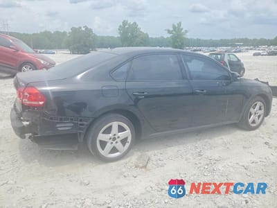 Trzecie zdjęcie samochodu z tyłu: 2015 VOLKSWAGEN PASSAT S VIN:1VWAS7A32FC103215 - miniatura