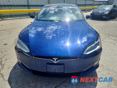 Piąte zdjęcie samochodu w środku: 2018 TESLA MODEL S VIN:5YJSA1E20JF243493 - miniatura