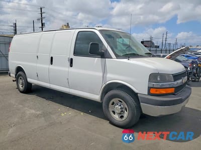 Czwarte zdjęcie samochodu z boku: 2013 CHEVROLET EXPRESS 3500 CARGO DELIVERY VAN VIN:1GCZGUCA6D1182480 - miniatura