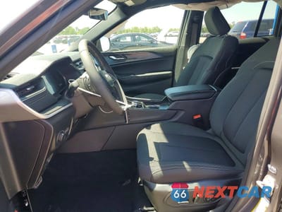 Zdjęcie 7 z 13 samochodu: 2025 JEEP GRAND CHEROKEE LAREDO VIN:1C4RJHAG4SC354734 - miniatura