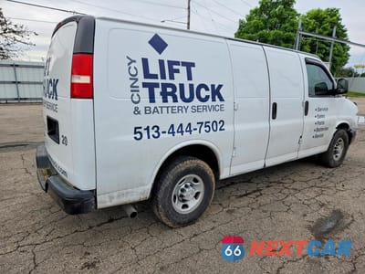 Trzecie zdjęcie samochodu z tyłu: 2018 CHEVROLET EXPRESS G2500 VIN:1GCWGAFGXJ1337111 - miniatura