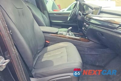 Piąte zdjęcie samochodu w środku: 2018 BMW X5 XDRIVE35I VIN:5UXKR0C54J0X91963 - miniatura