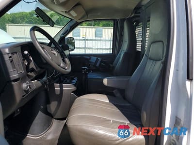Zdjęcie 7 z 14 samochodu: 2015 GMC SAVANA G2500 VIN:1GTW7FCF5F1274984 - miniatura