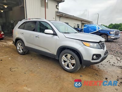 Czwarte zdjęcie samochodu z boku: 2013 KIA SORENTO EX VIN:5XYKUDA26DG319536 - miniatura