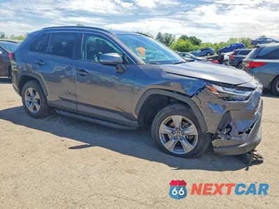 Czwarte zdjęcie samochodu z boku: 2023 TOYOTA RAV4 XLE VIN:2T3P1RFV4PC362438 - miniatura