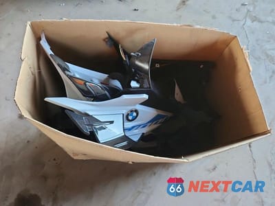 Zdjęcie 9 z 10 samochodu: 2024 BMW S 1000 RR VIN:WB10E6304R6J55352 - miniatura
