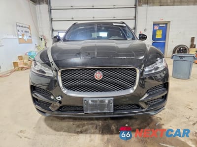 Piąte zdjęcie samochodu w środku: 2017 JAGUAR F-PACE PRESTIGE VIN:SADCK2BV4HA068002 - miniatura