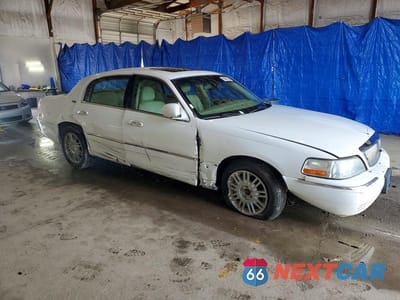 Czwarte zdjęcie samochodu z boku: 2006 LINCOLN TOWN CAR SIGNATURE LIMITED VIN:1LNHM82V16Y643025 - miniatura
