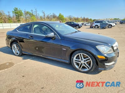 Czwarte zdjęcie samochodu z boku: 2012 MERCEDES-BENZ C 350 VIN:WDDGJ5HB5CF741055 - miniatura
