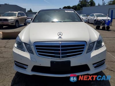 Piąte zdjęcie samochodu w środku: 2013 MERCEDES-BENZ E 550 4MATIC VIN:WDDHF9BBXDA728676 - miniatura