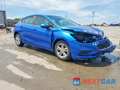 Czwarte zdjęcie samochodu z boku: 2017 CHEVROLET CRUZE LT VIN:3G1BE6SMXHS528235 - miniatura
