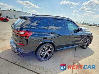 Trzecie zdjęcie samochodu z tyłu: 2023 BMW X5 XDRIVE45E VIN:5UXTA6C06P9R96515 - miniatura