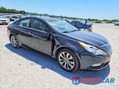 Czwarte zdjęcie samochodu z boku: 2013 HYUNDAI SONATA LIMITED 2.0T VIN:5NPEC4AB4DH557412 - miniatura