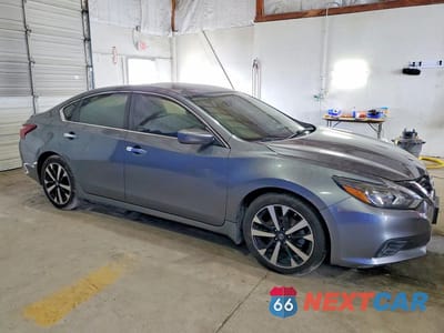 Czwarte zdjęcie samochodu z boku: 2018 NISSAN ALTIMA 2.5 SR VIN:1N4AL3AP8JC110468 - miniatura