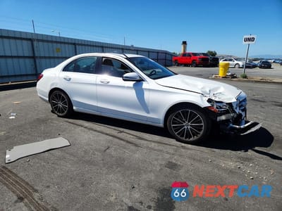 Czwarte zdjęcie samochodu z boku: 2019 MERCEDES-BENZ C 300 VIN:55SWF8DBXKU300005 - miniatura