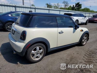 Trzecie zdjęcie samochodu z tyłu: 2009 MINI COOPER VIN:WMWMF33519TW72988 - miniatura