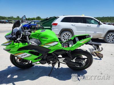 Trzecie zdjęcie samochodu z tyłu: 2025 KAWASAKI EX650 P VIN:ML5EXEP16SDAE6241 - miniatura