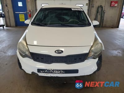 Piąte zdjęcie samochodu w środku: 2017 KIA RIO LX VIN:KNADM4A38H6012828 - miniatura