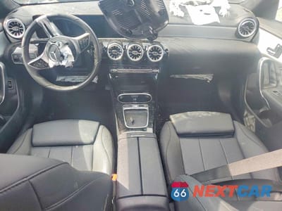 Zdjęcie 8 z 13 samochodu: 2025 MERCEDES-BENZ CLA 250 4MATIC VIN:W1K5J4HB6SN512390 - miniatura