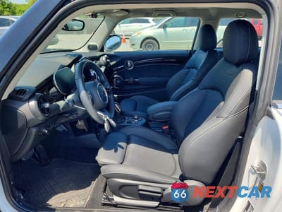 Zdjęcie 7 z 12 samochodu: 2024 MINI COOPER SE VIN:WMW13DJ01R2V88488 - miniatura