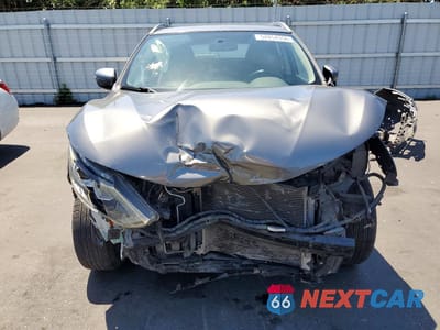 Piąte zdjęcie samochodu w środku: 2017 NISSAN ROGUE SPORT SV VIN:JN1BJ1CP8HW002854 - miniatura