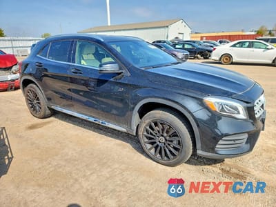 Czwarte zdjęcie samochodu z boku: 2018 MERCEDES-BENZ GLA 250 4MATIC VIN:WDCTG4GB0JJ468890 - miniatura