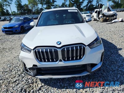 Piąte zdjęcie samochodu w środku: 2025 BMW X1 XDRIVE28I VIN:WBX73EF09S5309257 - miniatura