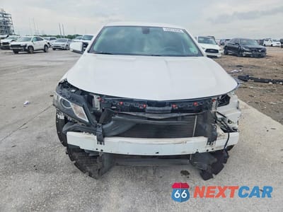 Piąte zdjęcie samochodu w środku: 2016 CHEVROLET IMPALA LT VIN:2G1105SA2G9179058 - miniatura