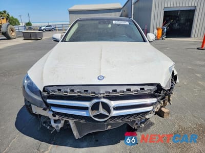 Piąte zdjęcie samochodu w środku: 2016 MERCEDES-BENZ C 300 VIN:55SWF4JB8GU144261 - miniatura