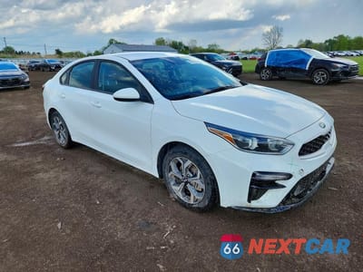Czwarte zdjęcie samochodu z boku: 2021 KIA FORTE LXS VIN:3KPF24AD7ME410014 - miniatura