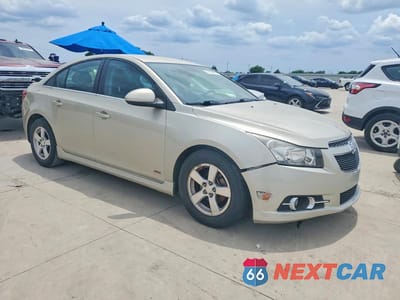 Czwarte zdjęcie samochodu z boku: 2014 CHEVROLET CRUZE LT VIN:1G1PC5SB9E7257506 - miniatura