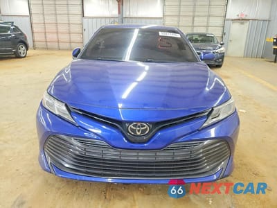 Piąte zdjęcie samochodu w środku: 2018 TOYOTA CAMRY LE VIN:4T1B11HK9JU579383 - miniatura