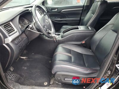 Zdjęcie 7 z 12 samochodu: 2019 TOYOTA HIGHLANDER SE VIN:5TDJZRFH7KS606469 - miniatura