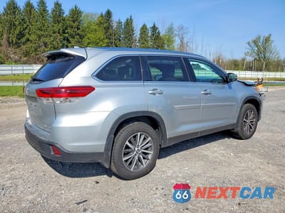 Trzecie zdjęcie samochodu z tyłu: 2019 TOYOTA HIGHLANDER XLE VIN:5TDJZRFH6KS611324 - miniatura