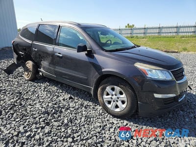 Czwarte zdjęcie samochodu z boku: 2017 CHEVROLET TRAVERSE LS VIN:1GNKVFED5HJ154483 - miniatura