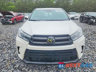Piąte zdjęcie samochodu w środku: 2018 TOYOTA HIGHLANDER SE VIN:5TDKZRFH7JS532618 - miniatura