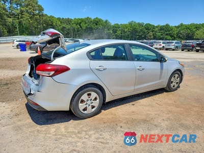 Trzecie zdjęcie samochodu z tyłu: 2018 KIA FORTE LX VIN:3KPFL4A7XJE195649 - miniatura