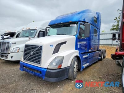 Drugie zdjęcie samochodu z przodu: 2008 VOLVO VN VNL VIN:4V4NC9TH58N261596 - miniatura