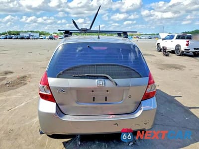 Zdjęcie 6 z 12 samochodu: 2008 HONDA FIT VIN:JHMGD374X8S000986 - miniatura
