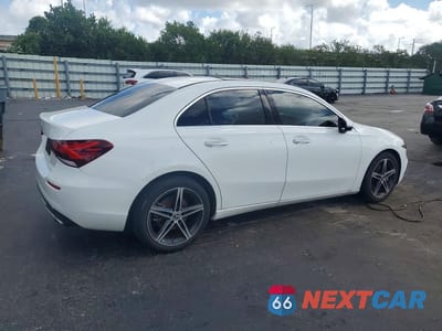 Trzecie zdjęcie samochodu z tyłu: 2022 MERCEDES-BENZ A 220 VIN:W1K3G4EB6NJ325821 - miniatura
