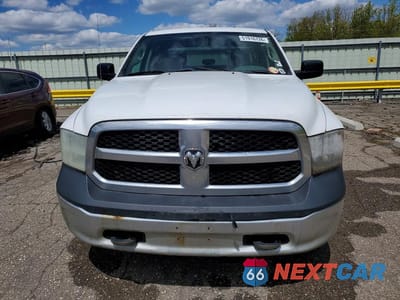Piąte zdjęcie samochodu w środku: 2017 RAM 1500 ST VIN:1C6RR7KG7HS641024 - miniatura