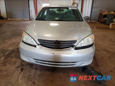 Piąte zdjęcie samochodu w środku: 2002 TOYOTA CAMRY XLE VIN:4T1BE32KX2U520384 - miniatura