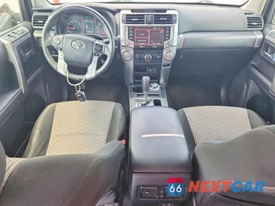 Zdjęcie 8 z 13 samochodu: 2021 TOYOTA 4RUNNER SR5 VIN:JTEMU5JR1M5938254 - miniatura