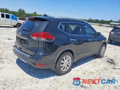 Trzecie zdjęcie samochodu z tyłu: 2017 NISSAN ROGUE S VIN:JN8AT2MT2HW385831 - miniatura
