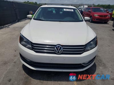 Piąte zdjęcie samochodu w środku: 2014 VOLKSWAGEN PASSAT SE VIN:1VWBN7A38EC015151 - miniatura