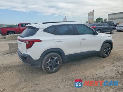 Trzecie zdjęcie samochodu z tyłu: 2025 KIA SELTOS EX VIN:KNDER2AA8S7783772 - miniatura