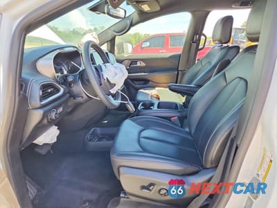Zdjęcie 7 z 13 samochodu: 2025 CHRYSLER PACIFICA HYBRID SELECT VIN:2C4RC1S77SR507839 - miniatura