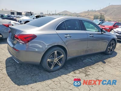 Trzecie zdjęcie samochodu z tyłu: 2021 MERCEDES-BENZ A 220 VIN:W1K3G4EB1MJ304003 - miniatura
