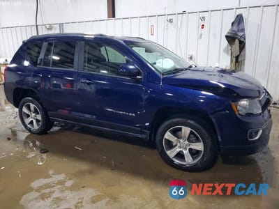 Czwarte zdjęcie samochodu z boku: 2016 JEEP COMPASS LATITUDE VIN:1C4NJDEB1GD765712 - miniatura